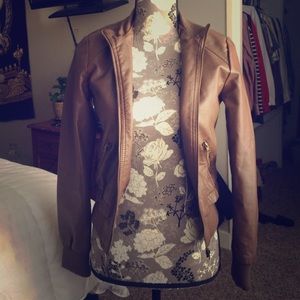 Fitted brown jacket
