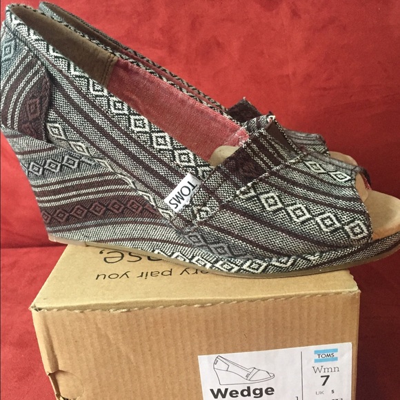TOMS black Nepal wedge