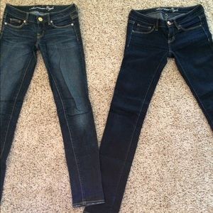 2 pairs of American eagle skinnies