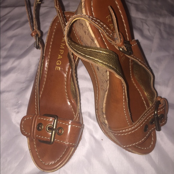Rampage open toe tan wedge sandals
Platform 1 1/4"