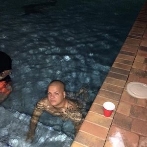 Meet your Posher, Carlos