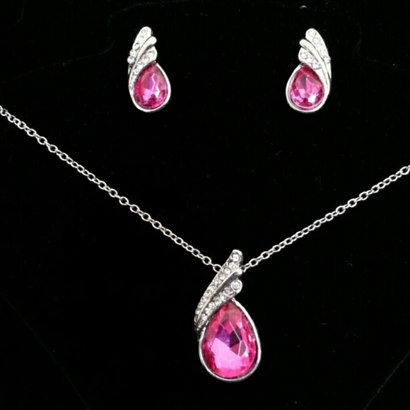 Jewelry - New - Tear Drop Design Necklace & Earring  Set