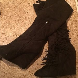 Black fringe boots