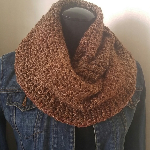 Accessories - Luscious handmade twisted cowl HP 📦📦