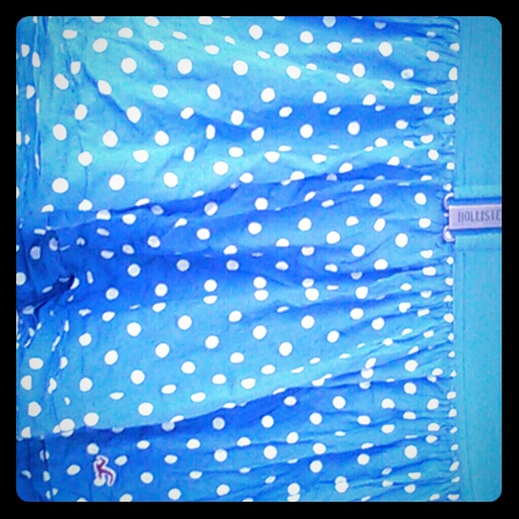 Blue in white pock a dotted Hollister skirt