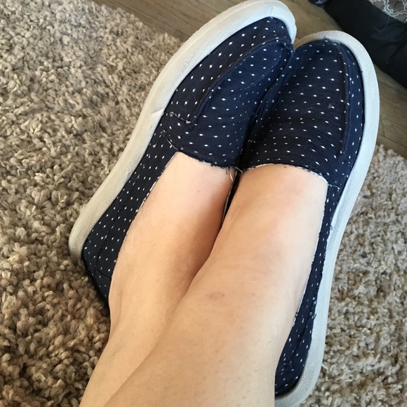 navy blue sanuks