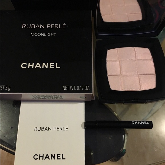 CHANEL Ruban Perle Moonlight Creme Illuminator