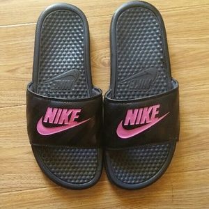 Nike Benassi Slide Sandal