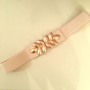 ⭐️HP SALE⭐️ 🆕 Gold Leaf Hook Clasp Belt