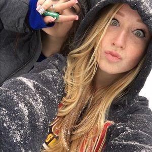 Meet your Posher, Alexis