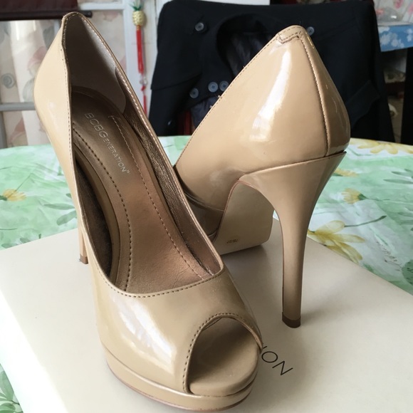 BCBG Nude pumps