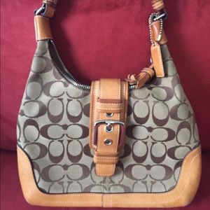Coach shoulder purse. Authentic.