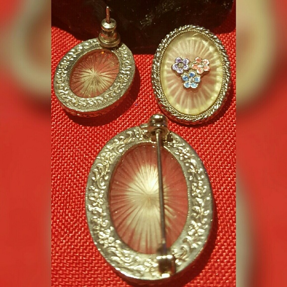 ππChristmas PresentππVTG~ART DECO "CAMPHOR GLASS" BROOCH & EARRINGS SET - Picture 2 of 6
