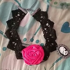 Hot topic Choker
