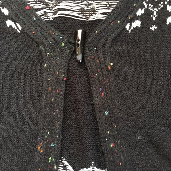 + Open Fringe Poncho with Toggle! NEW! - Picture 3 of 7