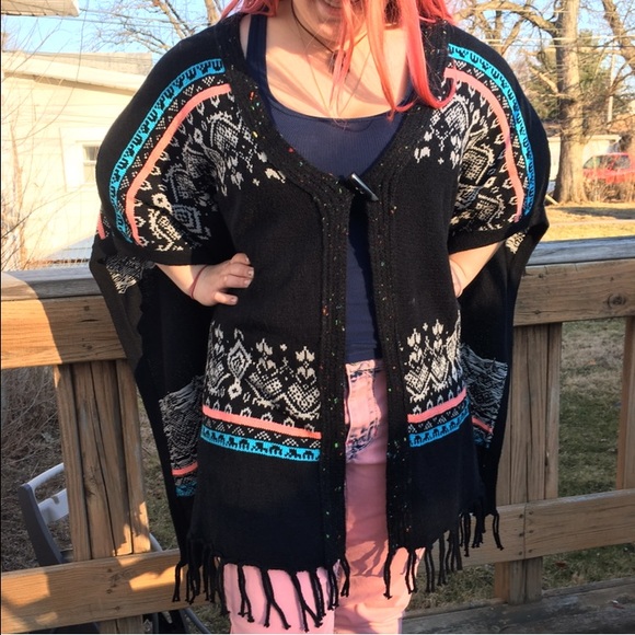 + Open Fringe Poncho with Toggle! NEW! - Picture 2 of 7