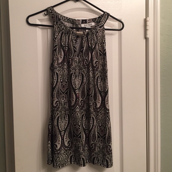 White House Black Market tank M