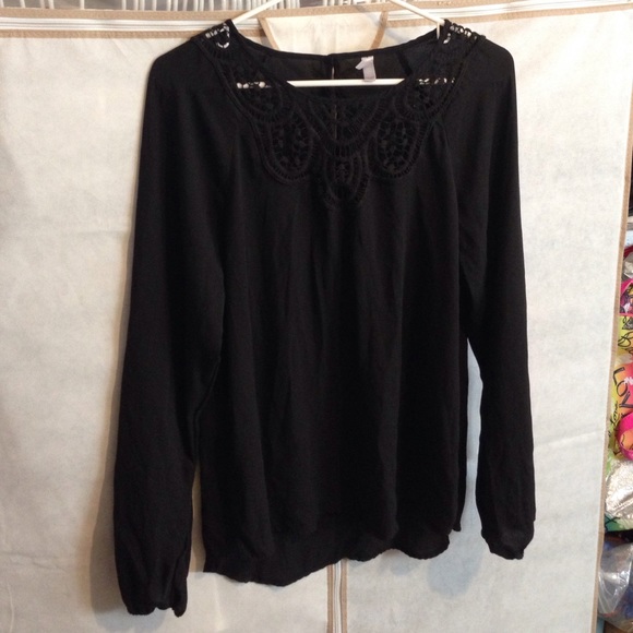 Blouse with lace detail