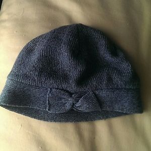 Adorable knit cap with bow detail