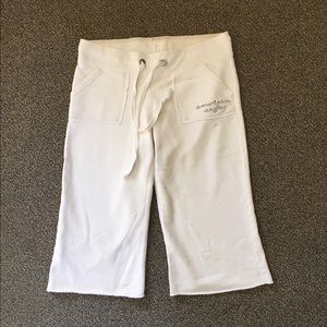 American Eagle white lounge capri size M