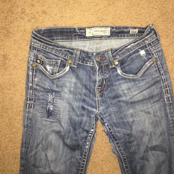 1 HR SALE ✨ MEK DISTRESSED JEANS ✨