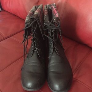 Wets Seal Combat boots