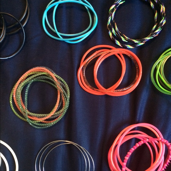 SOLD on merc Lots of different rubber bracelets! - Picture 3 of 4