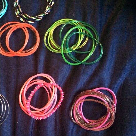 SOLD on merc Lots of different rubber bracelets! - Picture 4 of 4