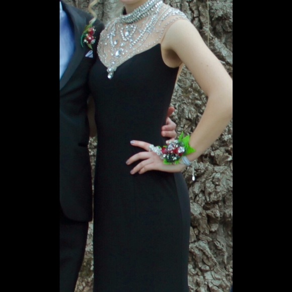 PROM DRESS - Picture 2 of 4
