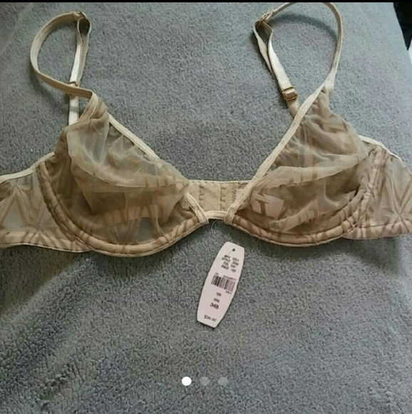 Nwt Victoria's secret V logo bra