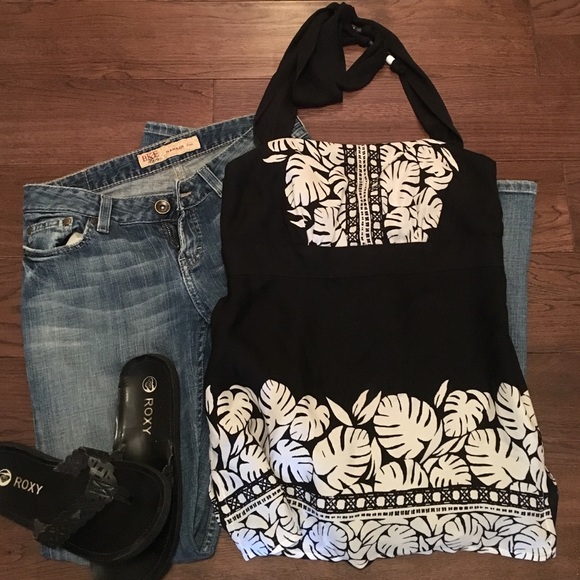 Summer prep with this adorable tie at neck halter