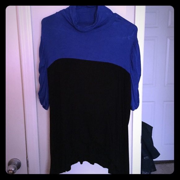 INC ~ Black and Blue Top 💐