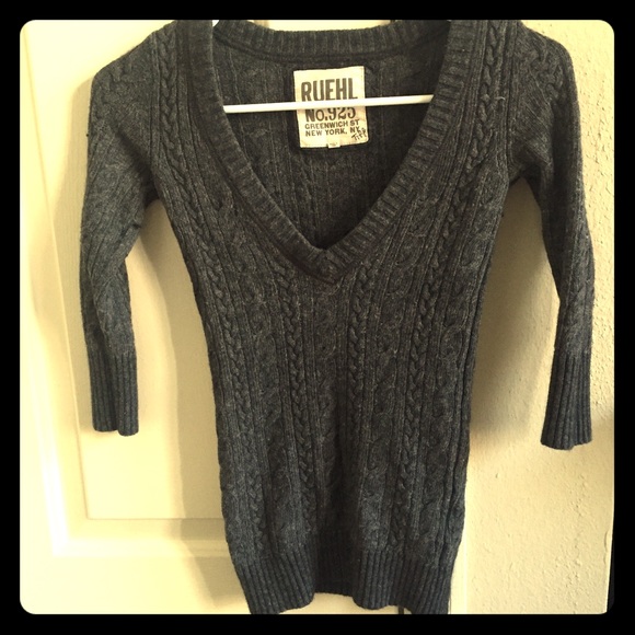 Ruehl Classic V neck Sweater