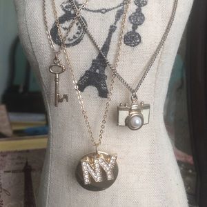 3 necklaces (New York)(key)(camera)