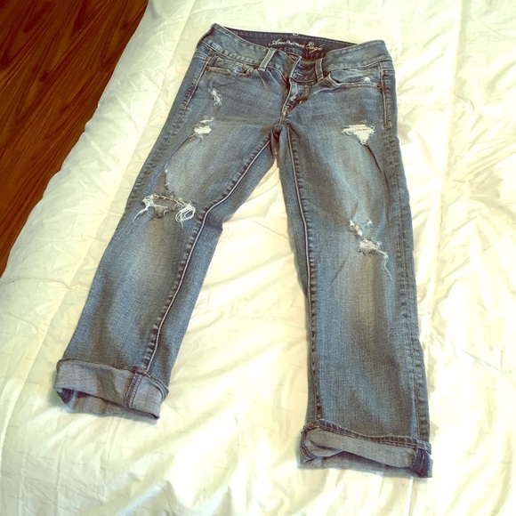 American eagle light wash ripped capris