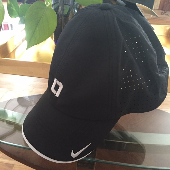 NIKE PERFORATED Adjustable Golf Hat 🏌