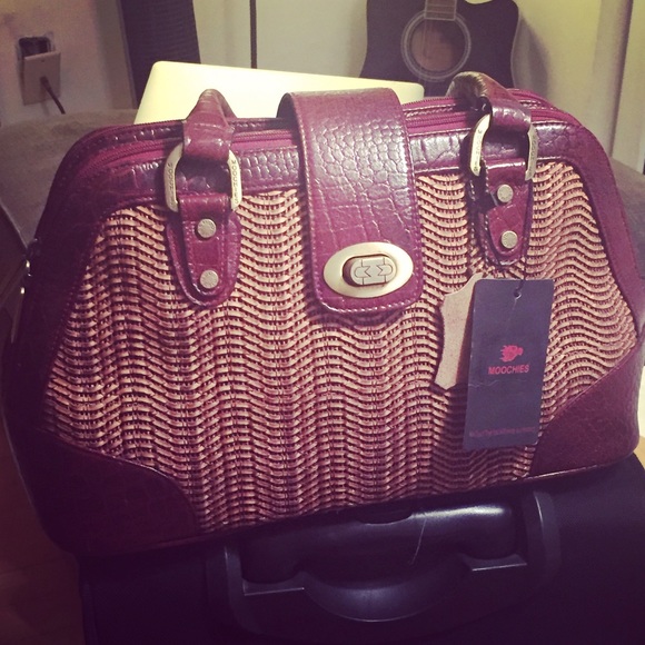 Brand new Great Burgundy handbag !!