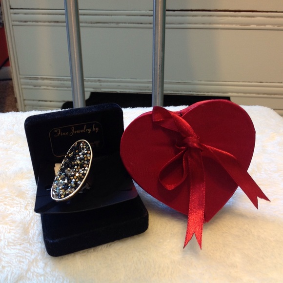 Fashion Statement Ring - Picture 2 of 3