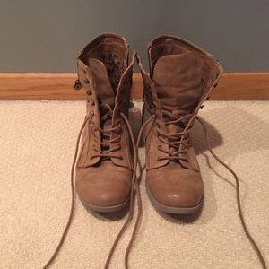 Guess tan boots