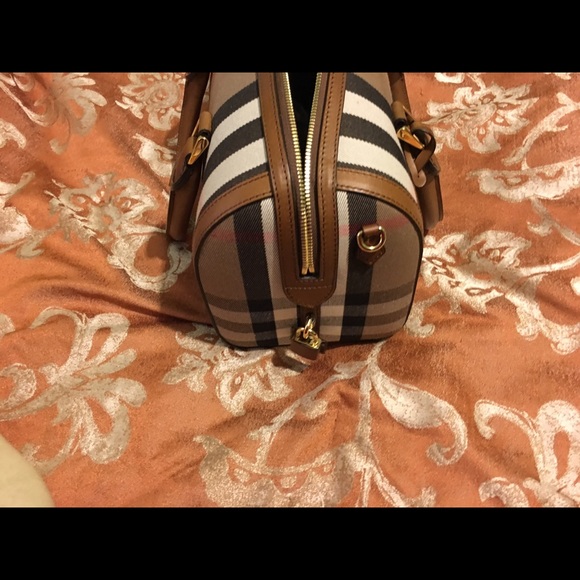 NWT authentic Burberry Alchester bag - Picture 3 of 4