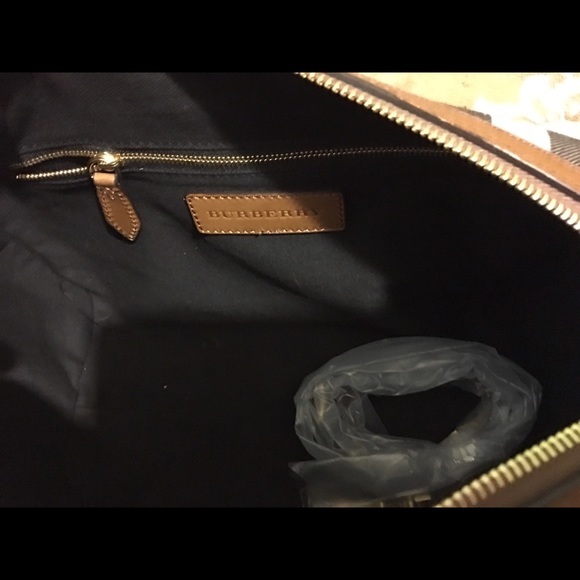 NWT authentic Burberry Alchester bag - Picture 4 of 4