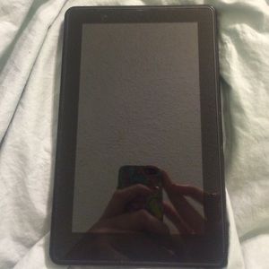 AMAZON KINDLE FIRE - USED ONCE