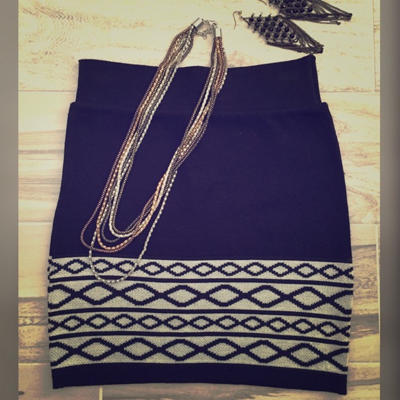 Forever 21 Dresses & Skirts - Black and white mini skirt