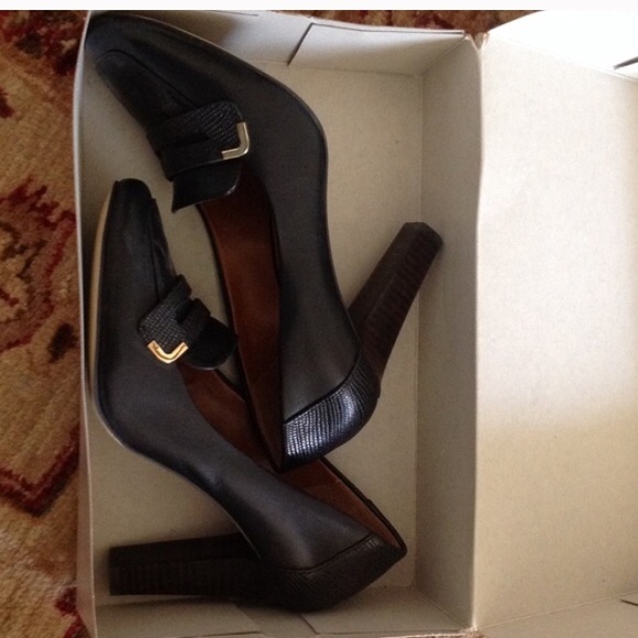 Banana Republic Beautiful Shoes