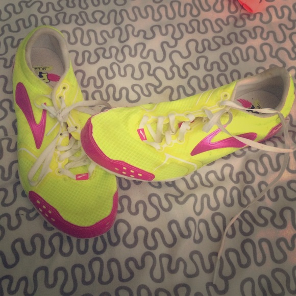 Brooks track distance spikes