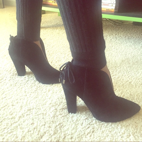 Vince Camuto Shoes - Vince Camuto | Andorra Suede Ankle Booties