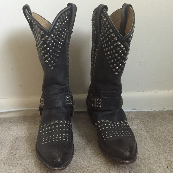 BARELY WORN Billy Studded Frye Boots