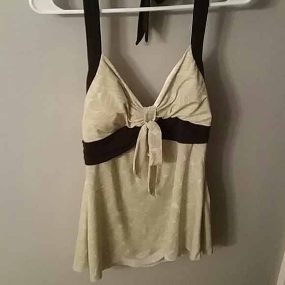 Green and brown tank