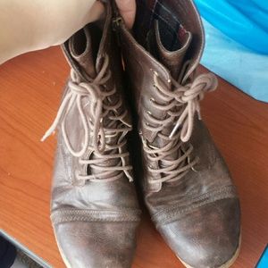 Combat boots
