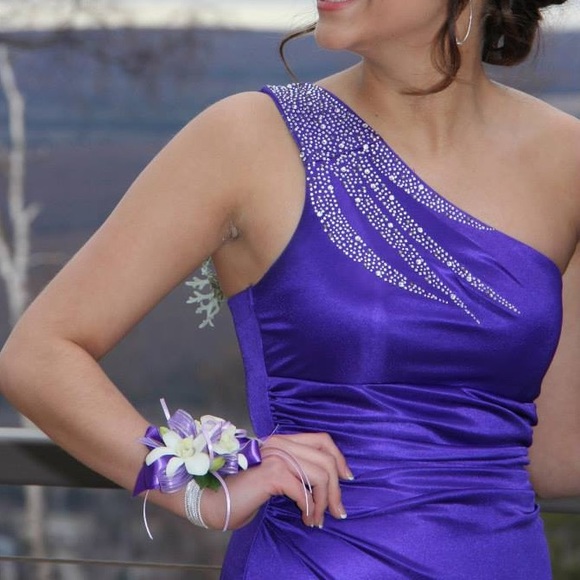Sale!ππππ Amethyst City Triangle prom dress. - Picture 2 of 2